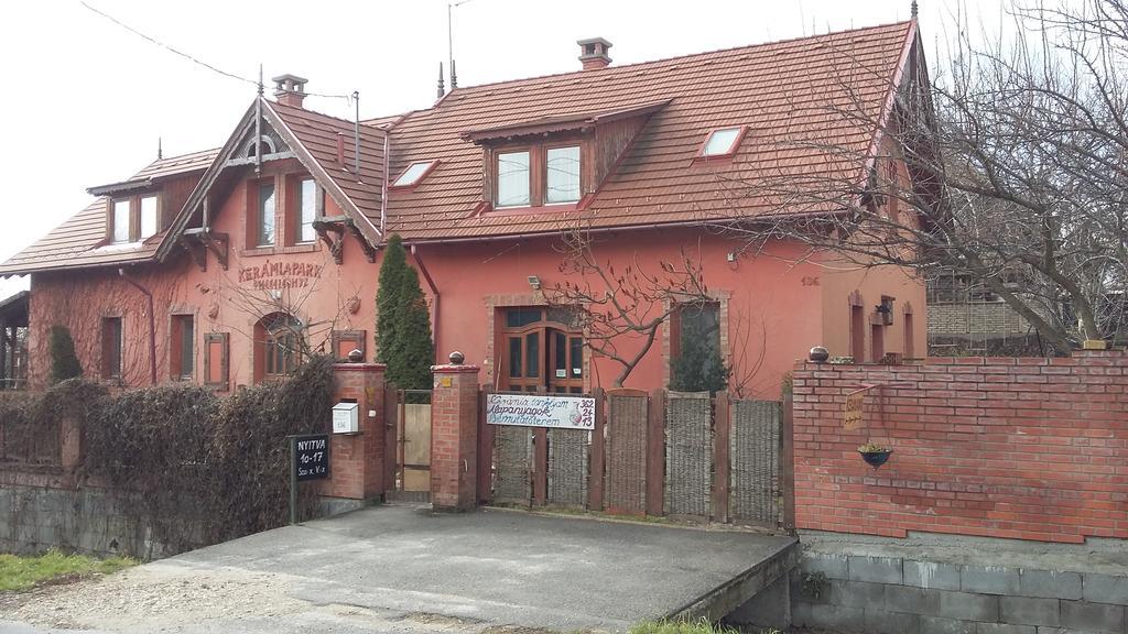 Kerámiapark Guesthaus Hotel Budapeste Exterior foto