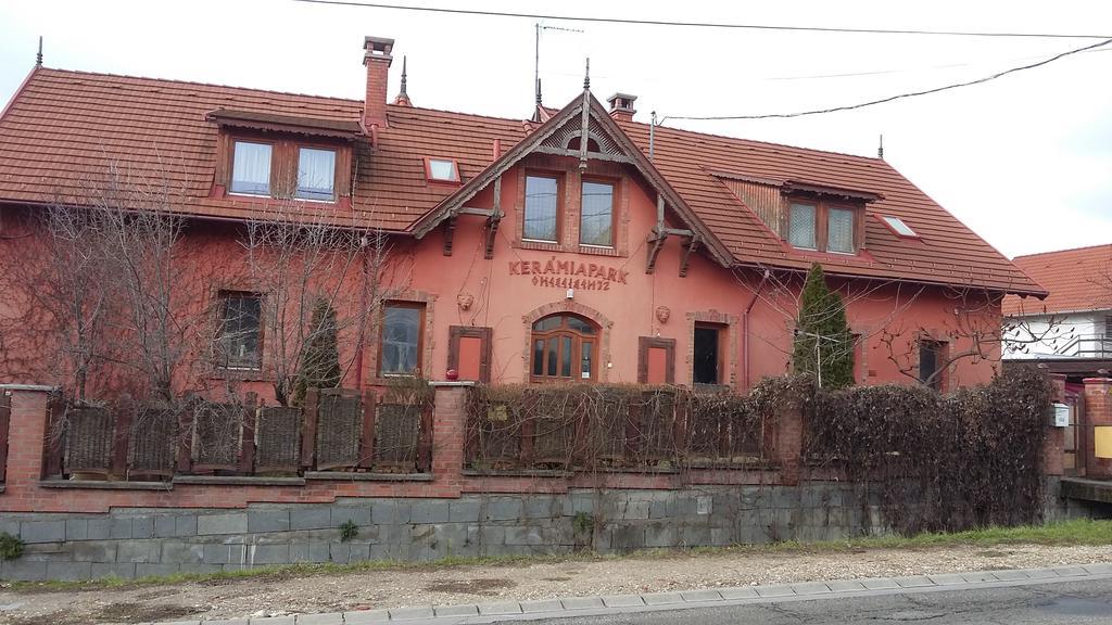 Kerámiapark Guesthaus Hotel Budapeste Exterior foto